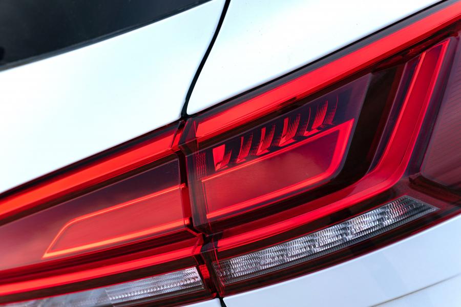 Детали экстерьера Volkswagen Touareg V6 TDI R-Line 2018 года  (UK) (фото 12 из 40)